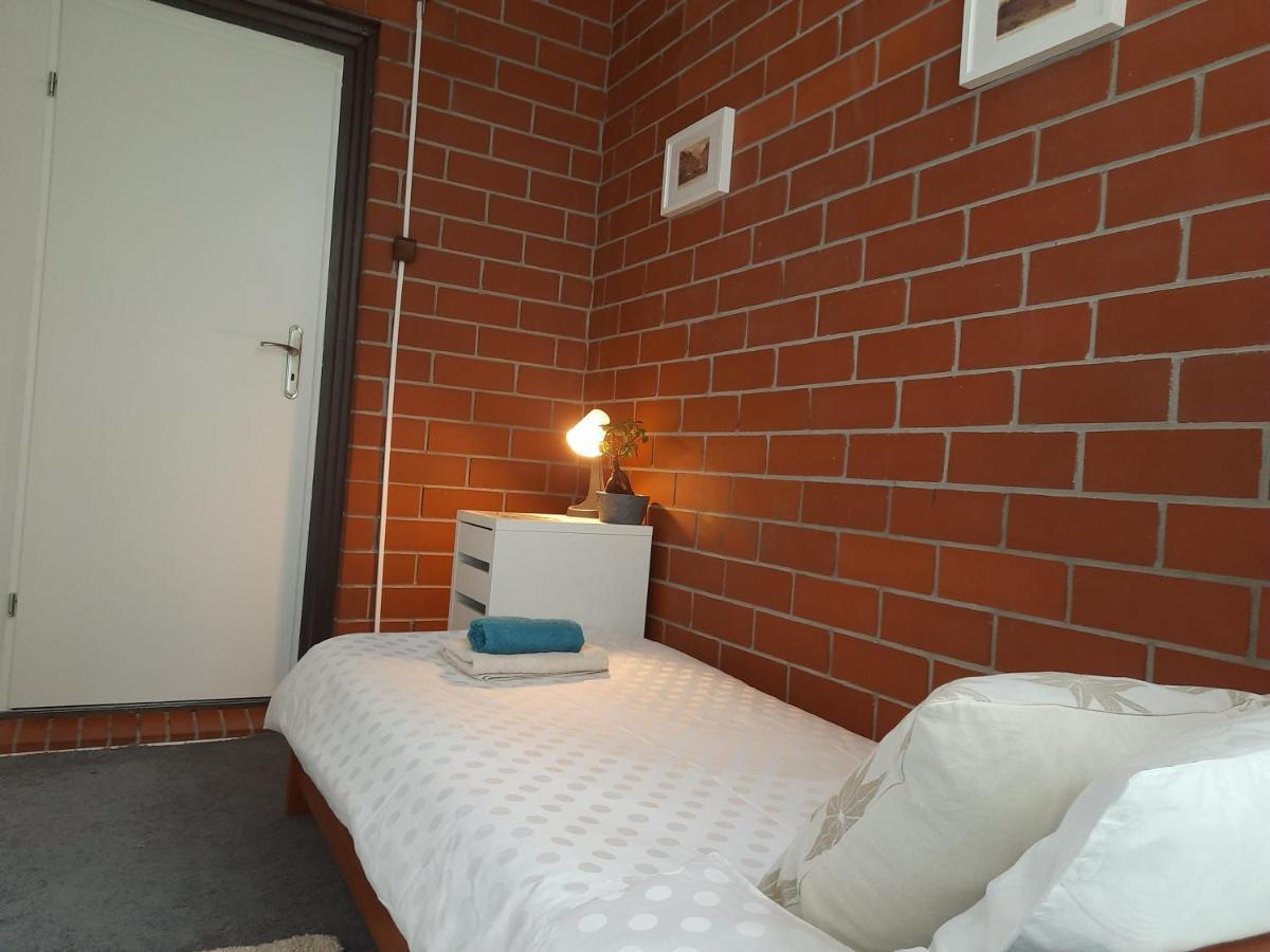 Ochota Forest Guest House วอร์ซอ ภายนอก รูปภาพ