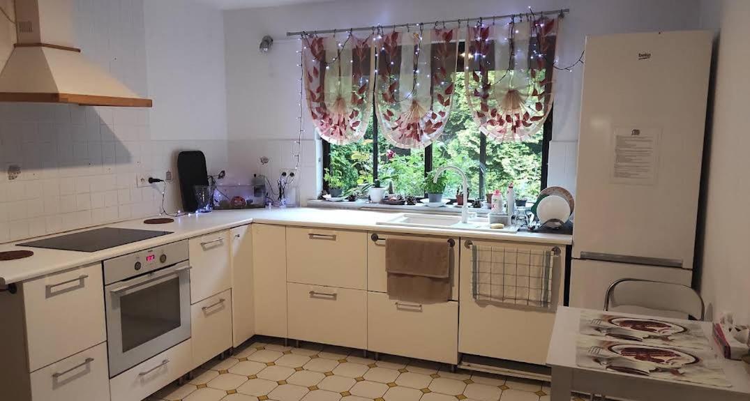 Ochota Forest Guest House วอร์ซอ ภายนอก รูปภาพ
