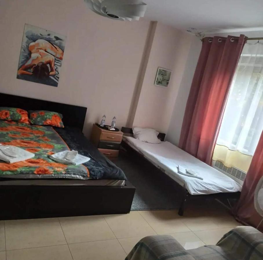 Ochota Forest Guest House วอร์ซอ ภายนอก รูปภาพ