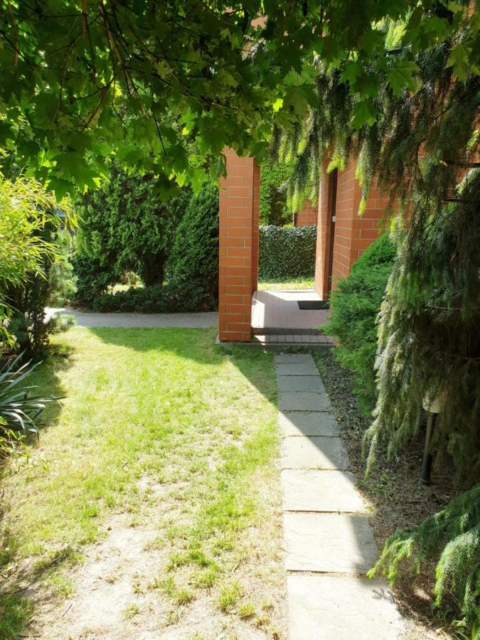 Ochota Forest Guest House วอร์ซอ ภายนอก รูปภาพ